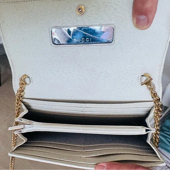 Gucci White Leather Gold Chain Wallet with Blue and Red Stripes - Picture 6 of 8